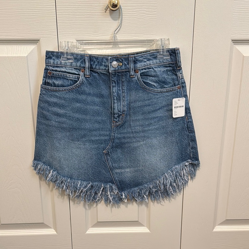 Free People new with tags Frayed Hem Denim Skirt size 27